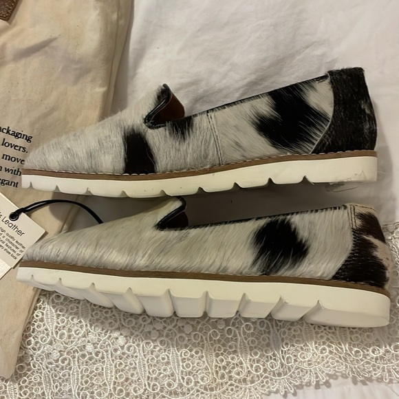 MYRA LEATHER slip-on shoes - unique cow pattern, white SZ 7 -NEW - with bag - Picture 4 of 12